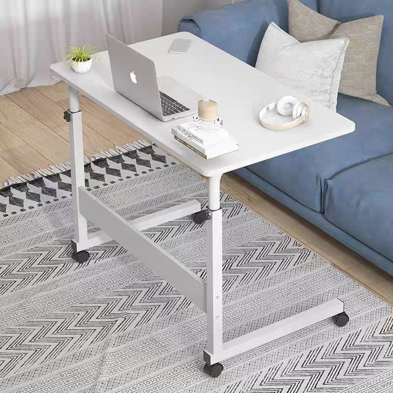 Bureau d'appoint réglable en hauteur avec roulettes pour une mobilité aisée