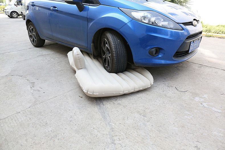 Matelas gonflable pour voiture avec deux oreillers